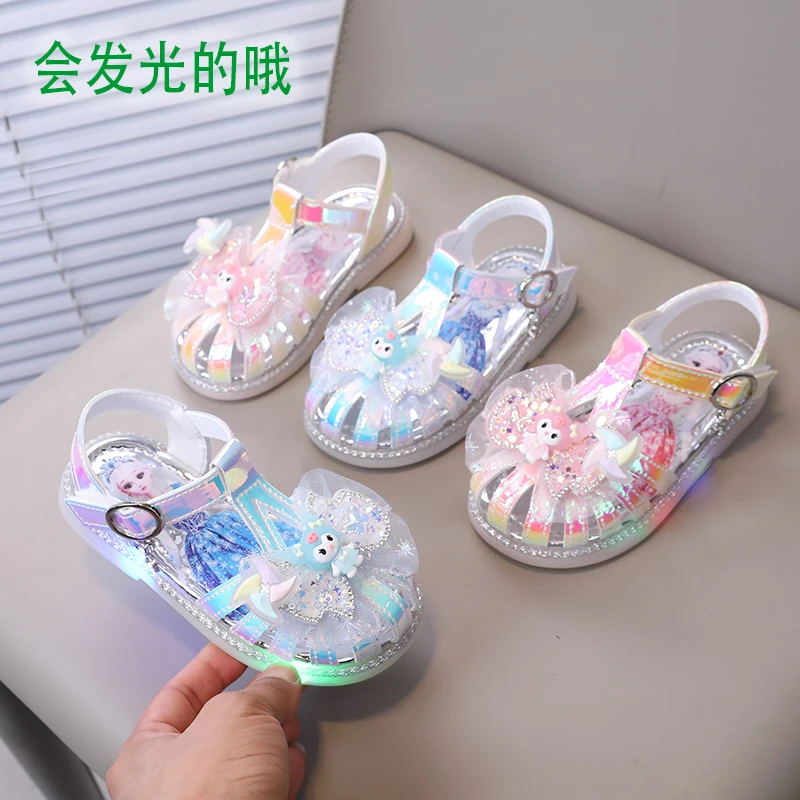 女童凉鞋2025夏季新款爱莎公主鞋儿童水晶发光鞋小女孩包头沙滩鞋