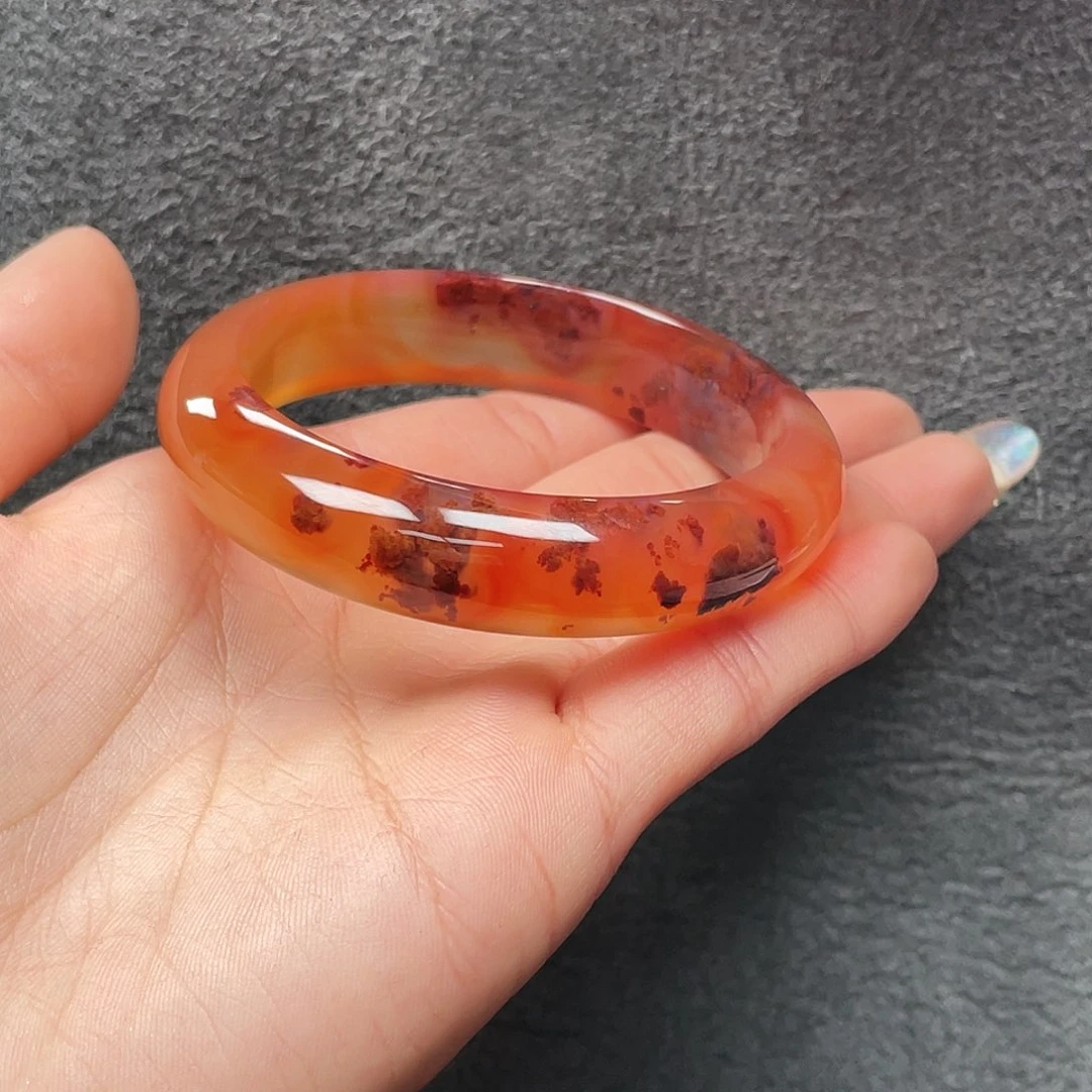 玛瑙/玉髓手镯未镶嵌潇***。