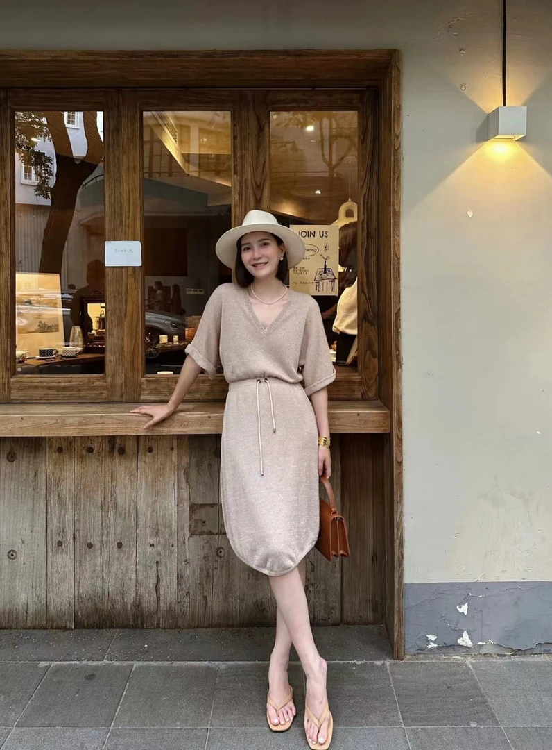 【轻奢小众】慵懒针织亮片进口定制面料系带收腰镂空连衣裙微瑕