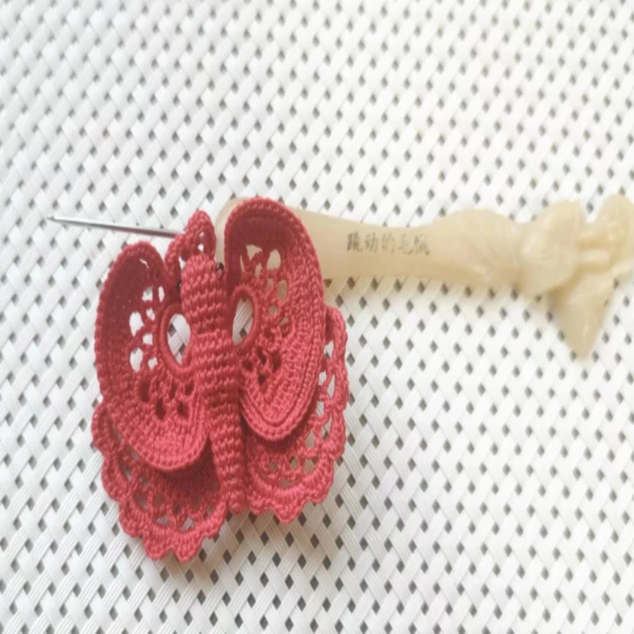 毛绒爱尔兰立体蝴蝶胸花教程