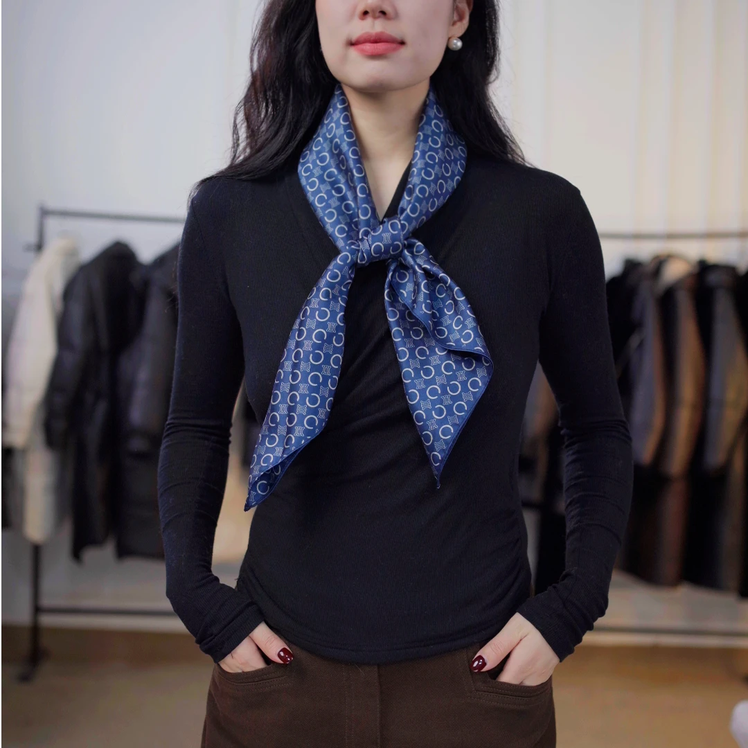 经典蓝色花纹气质洋气时尚百搭方巾
