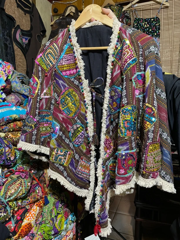 女式绣珠手织布披肩