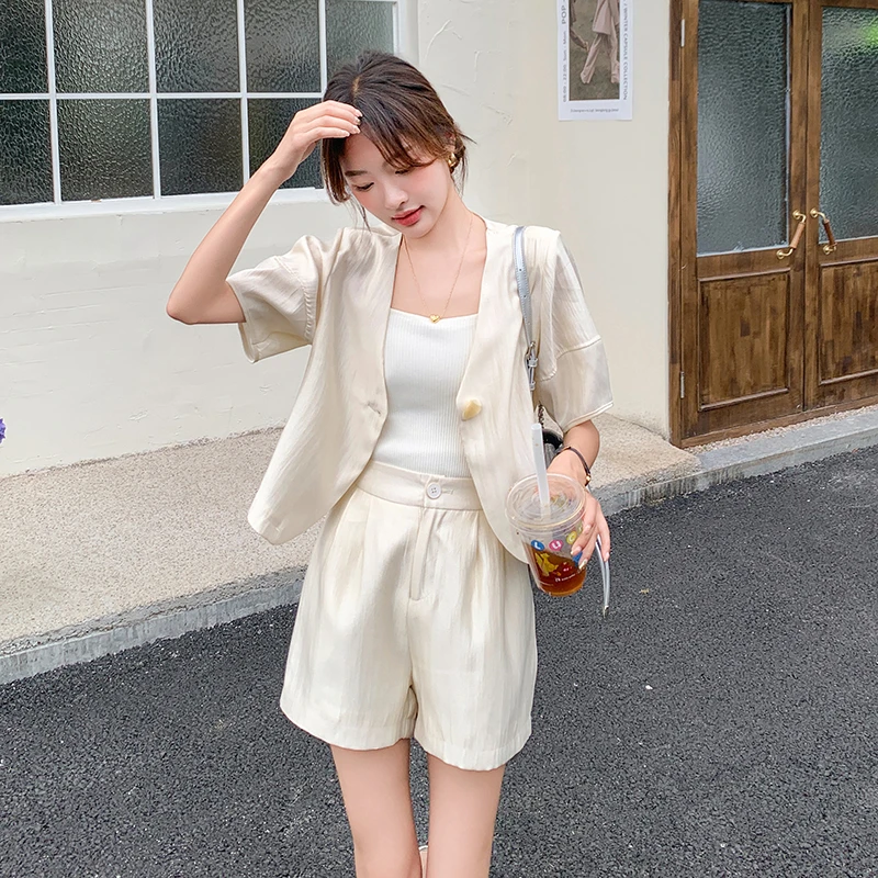 气质名媛轻熟风西服套装女夏季小性感短袖v领短外套上衣阔腿短裤i