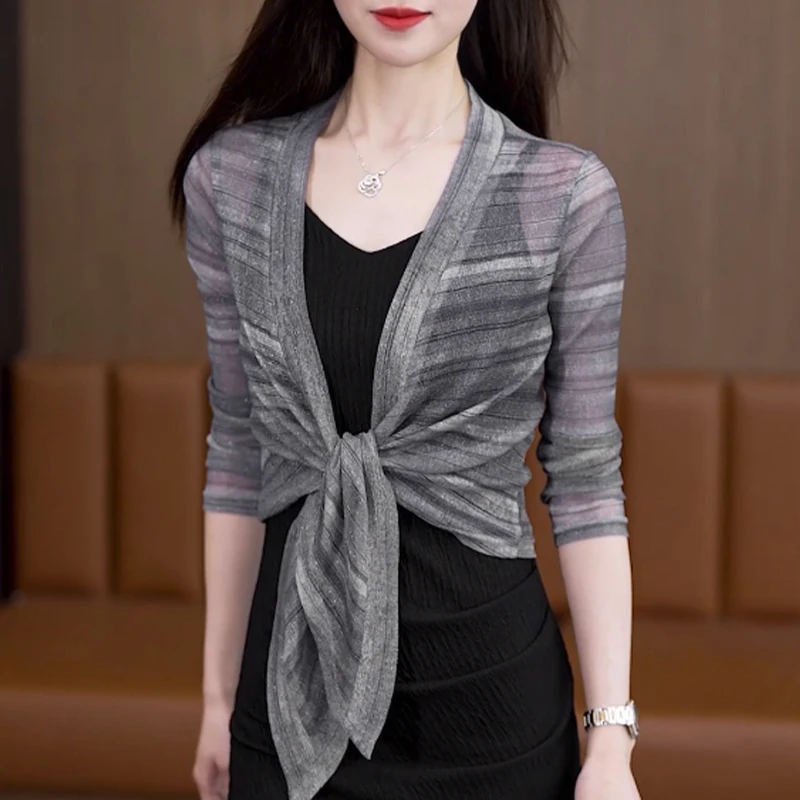 2025洋气宽松显瘦外搭披肩夏季新款条纹晕染设计感绑带百搭开衫