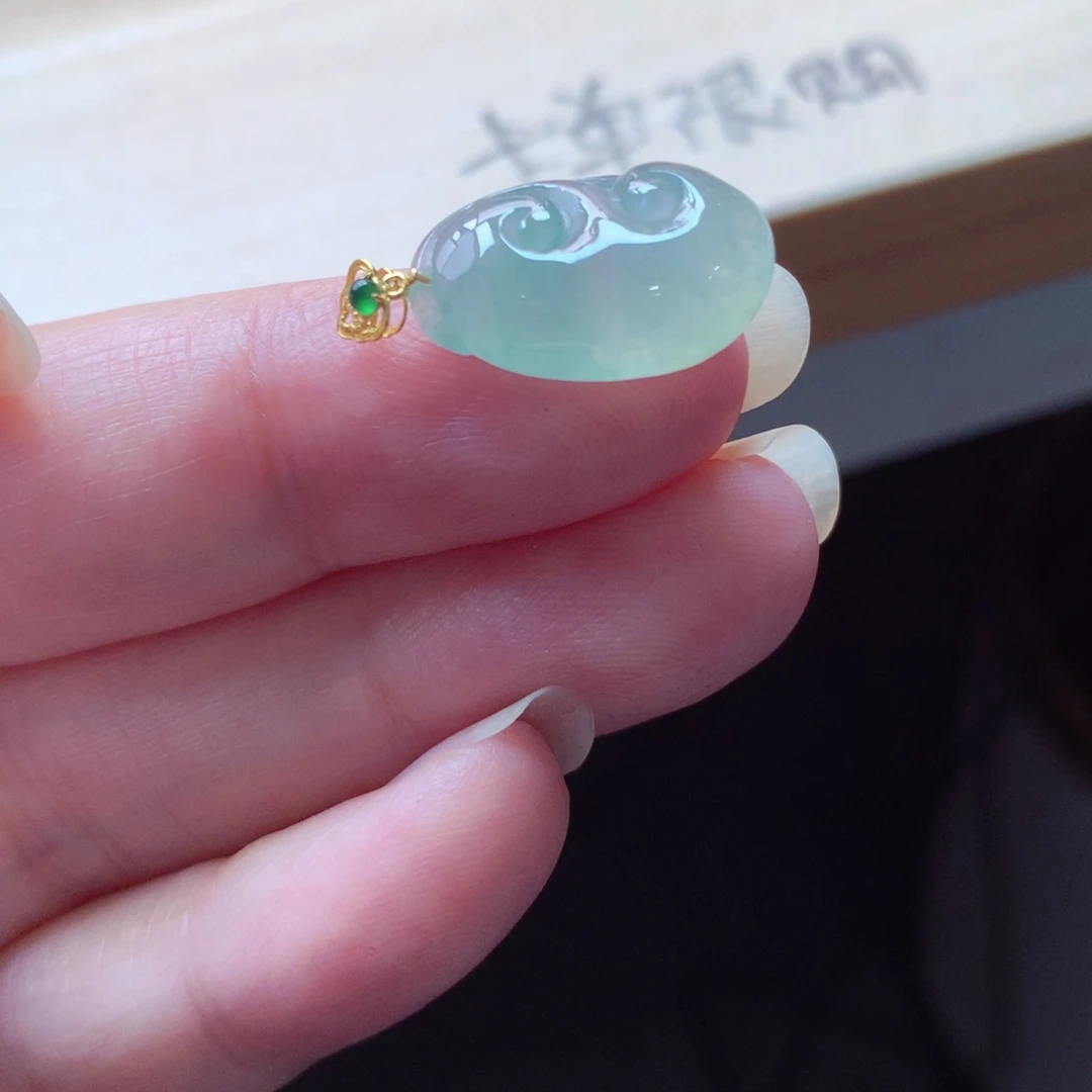 翡翠颈饰18K金镶嵌吊坠