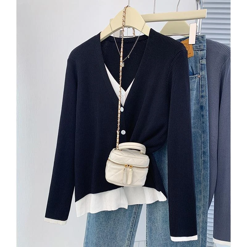 黑色假两件V领针织衫毛衣女秋冬新款大码胖mm宽松遮肚子显瘦上衣