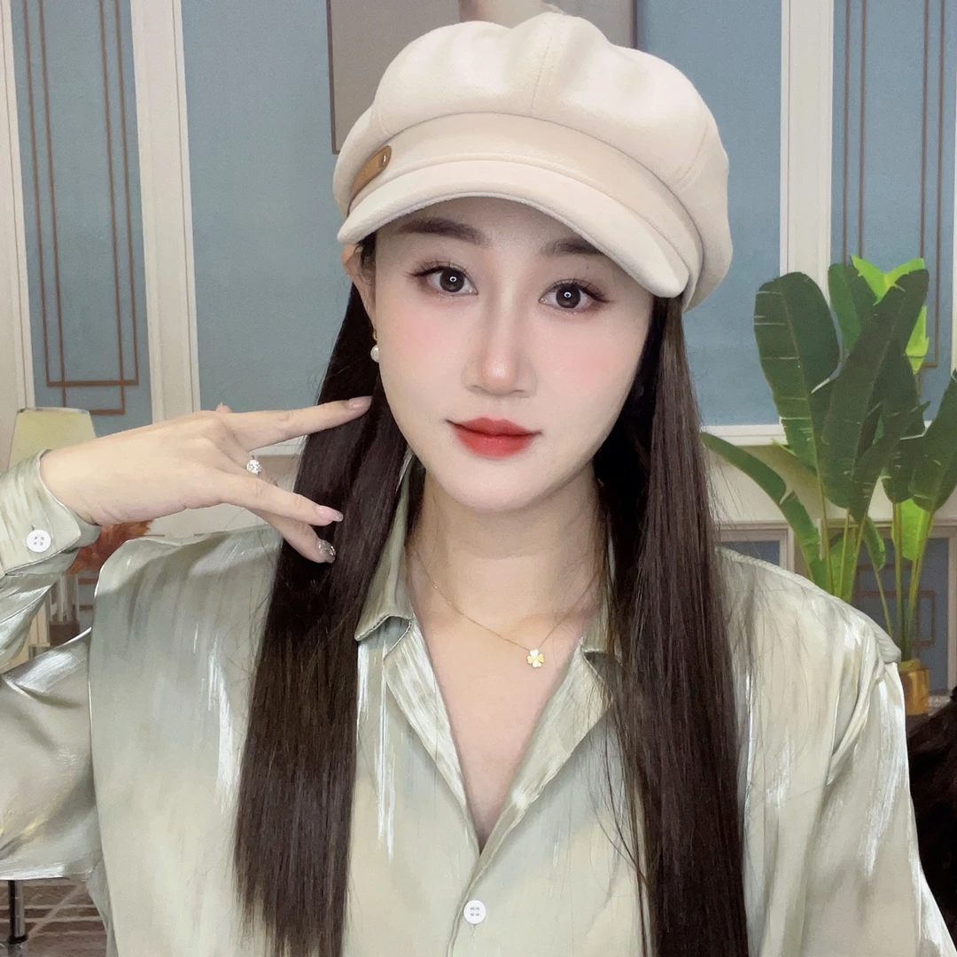 时尚贝雷帽柔顺直发氛围感美女