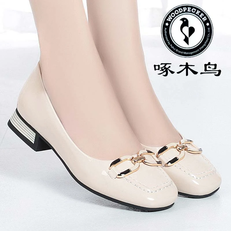 啄木鸟新款韩版百搭低跟软底妈妈鞋-时尚粗跟浅口单鞋-方头小皮鞋