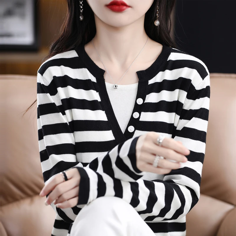秋冬新款精纺羊毛女圆领假两件侧开叉中长款打底衫宽松洋气RS035