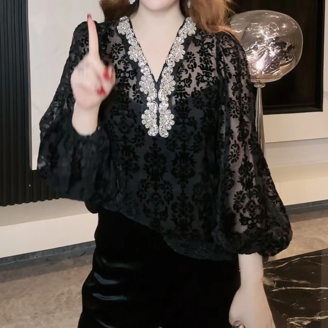 WANGZI私服秋冬宫廷重工植绒花型钉钻显瘦内搭上衣