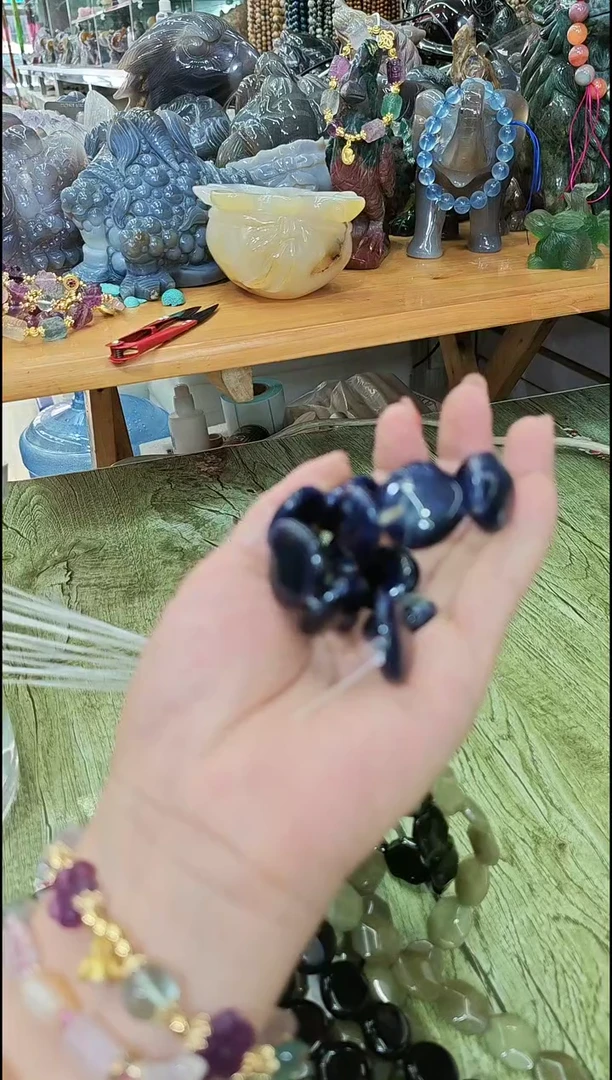 【闪购商品】方钠石珠宝半成品未镶嵌一条爱心