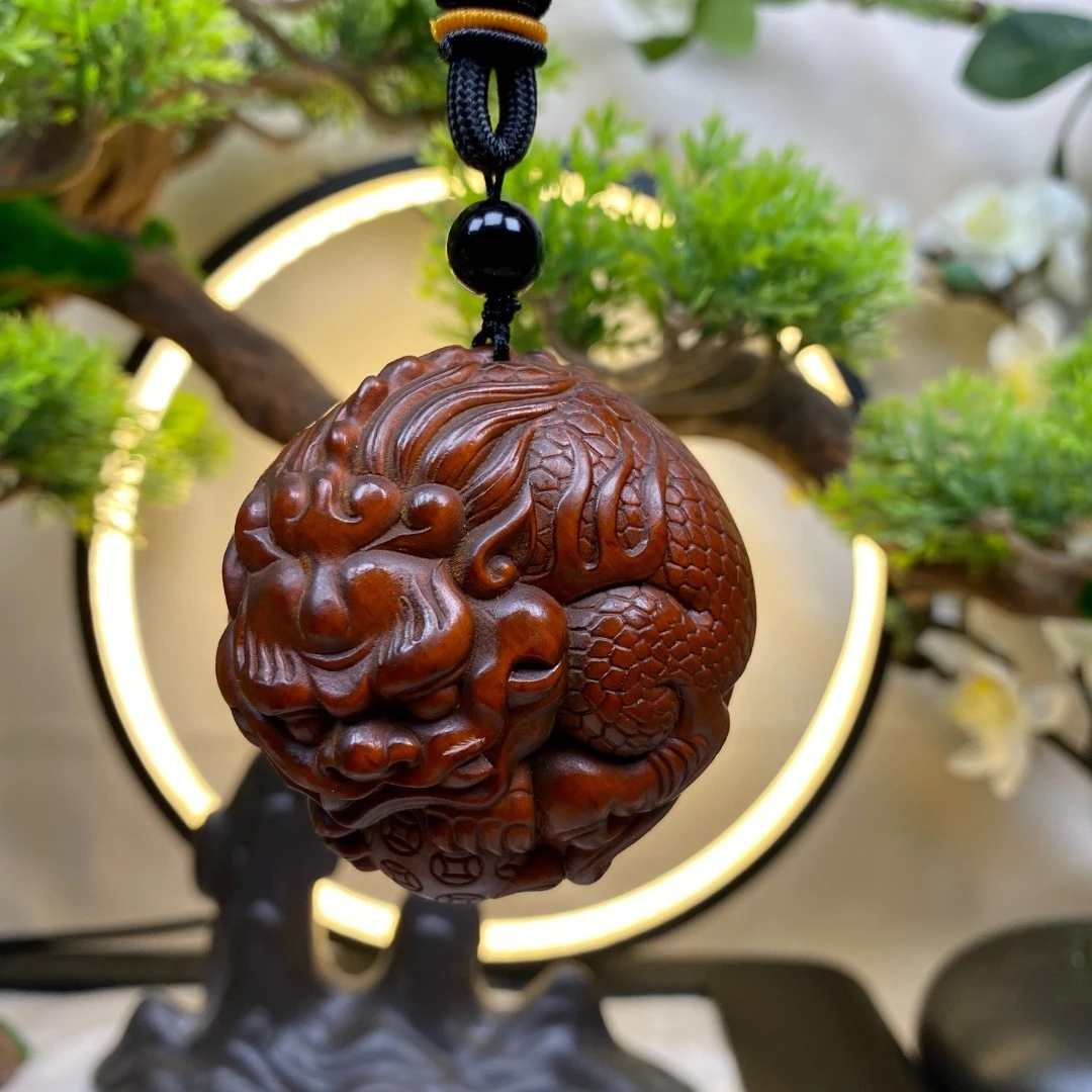 黄杨木仿古大抱球貔貅手把件