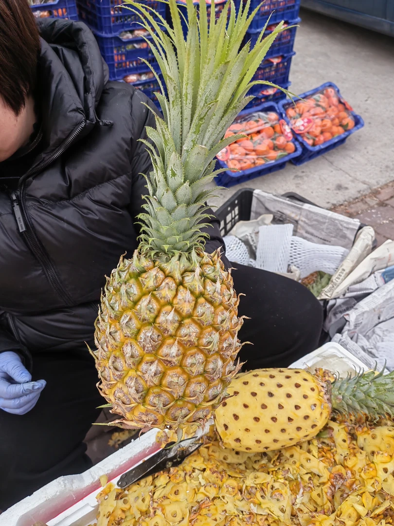 现切菠萝一个
