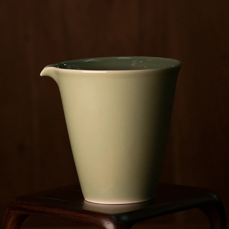 龙圣华苑景德镇谷雨山房秘色染春素兰公道杯手工高温单色釉茶道具