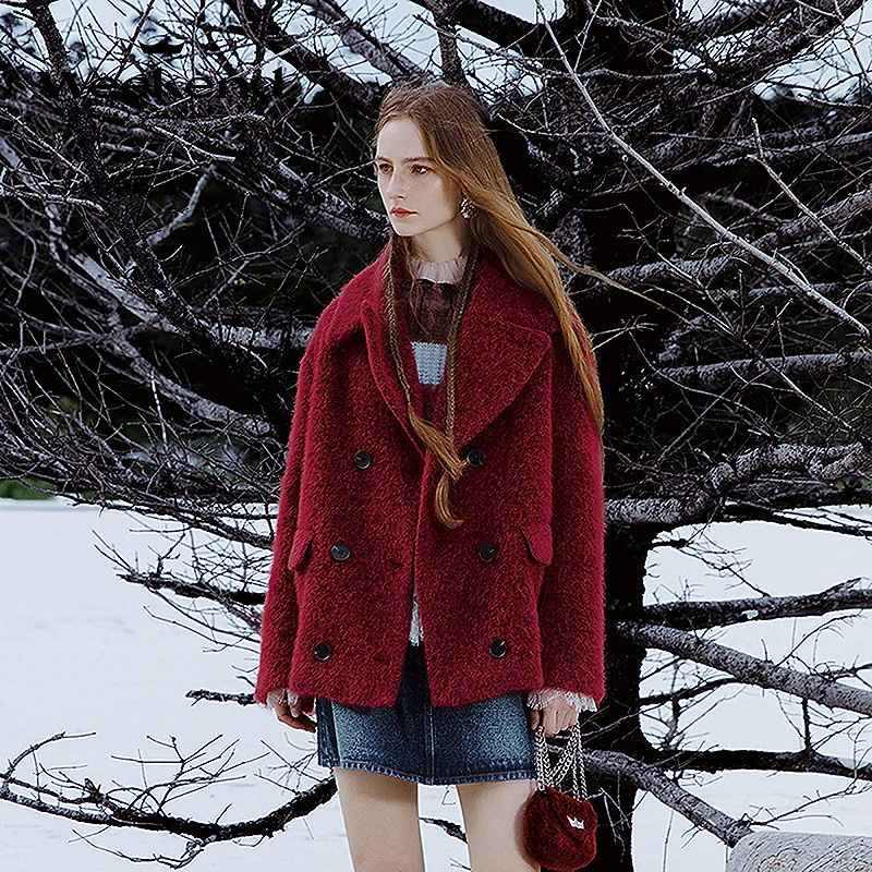 卓雅周末红色新年穿搭大翻领双排扣落肩毛呢短外套Q260205B