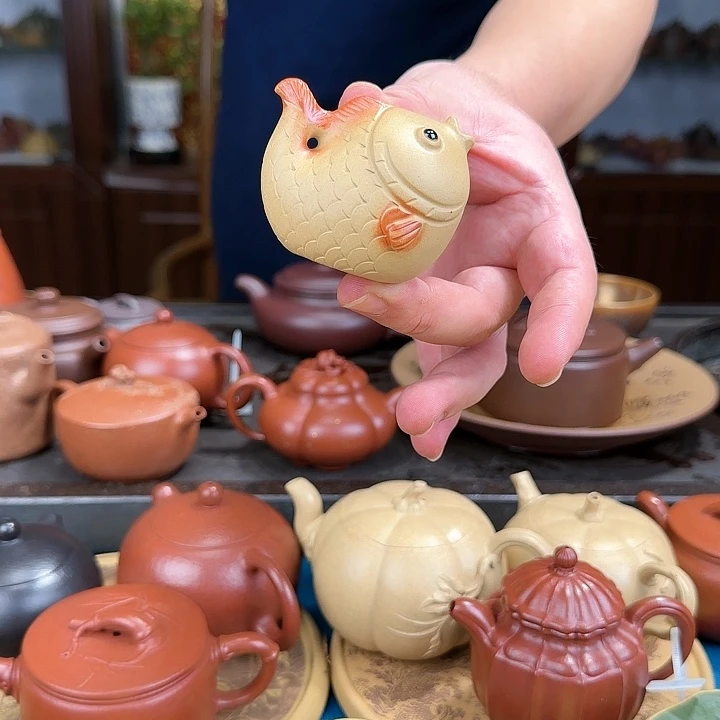 紫砂茶壶年年有余