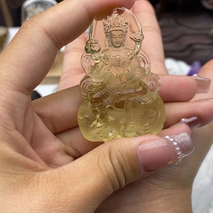 水晶吊坠(不含链)未镶嵌泠***?