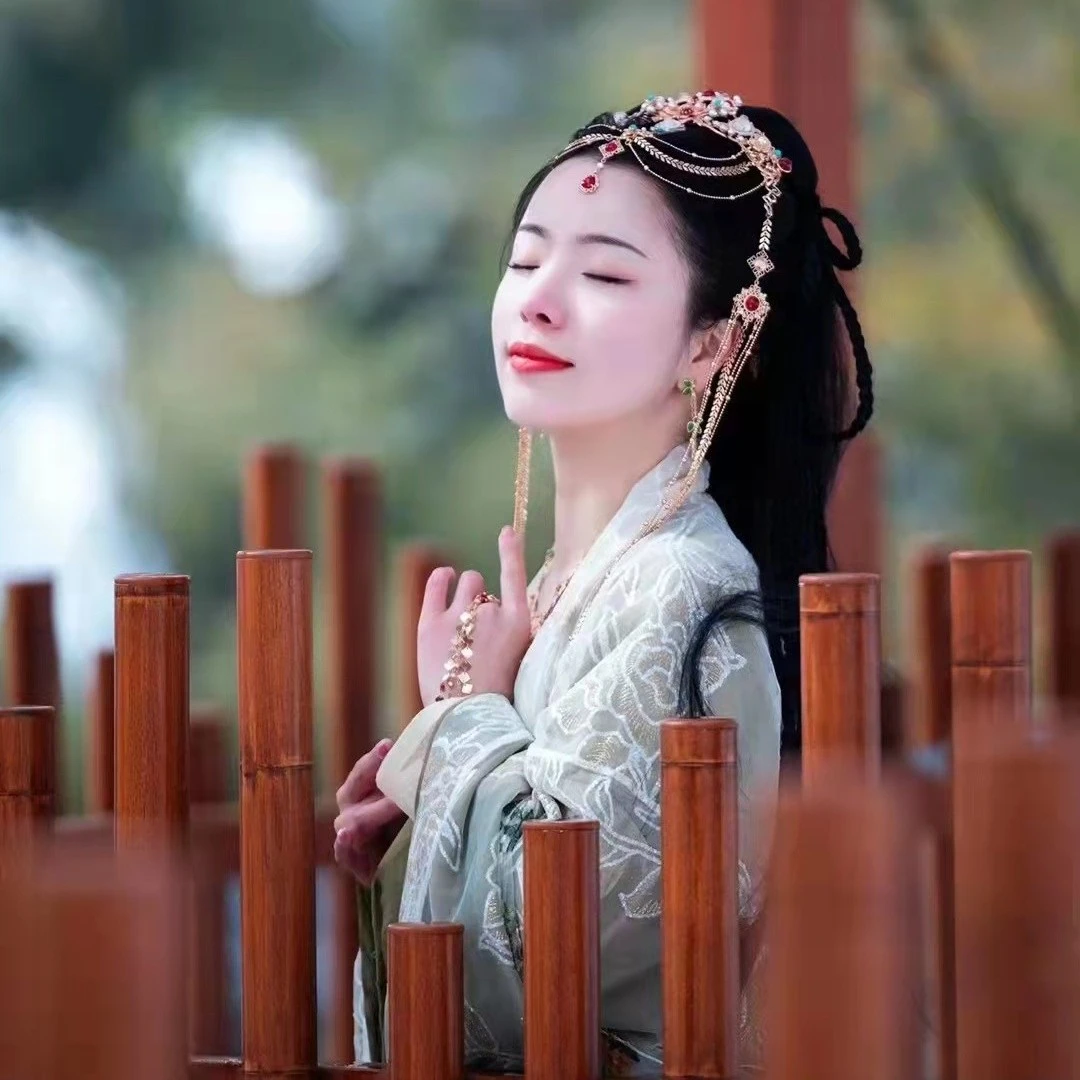 慕思司司原创汉服坦领齐胸额饰头挂异域风汉服头饰婚嫁红色配饰