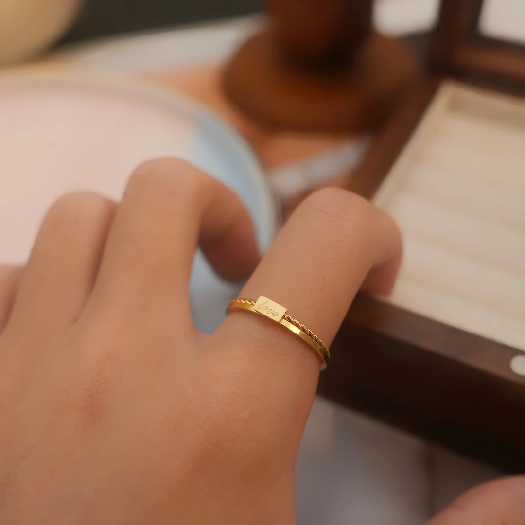 钛钢戒指 不掉色精致love字母双拼戒指简约百搭气质食指环B110