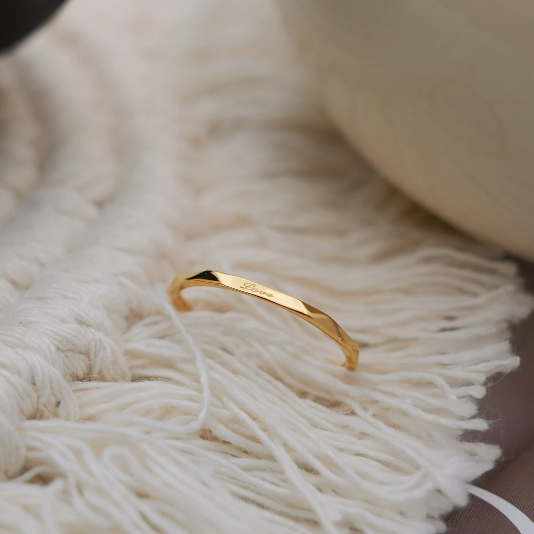 钛钢戒指 简约love雕刻字母戒指极细轻奢气质食指环Y054