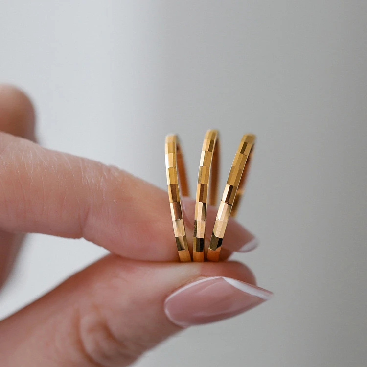 钛钢戒指 不掉色气质百搭长方形多菱格戒指轻奢高级感素圈Y019