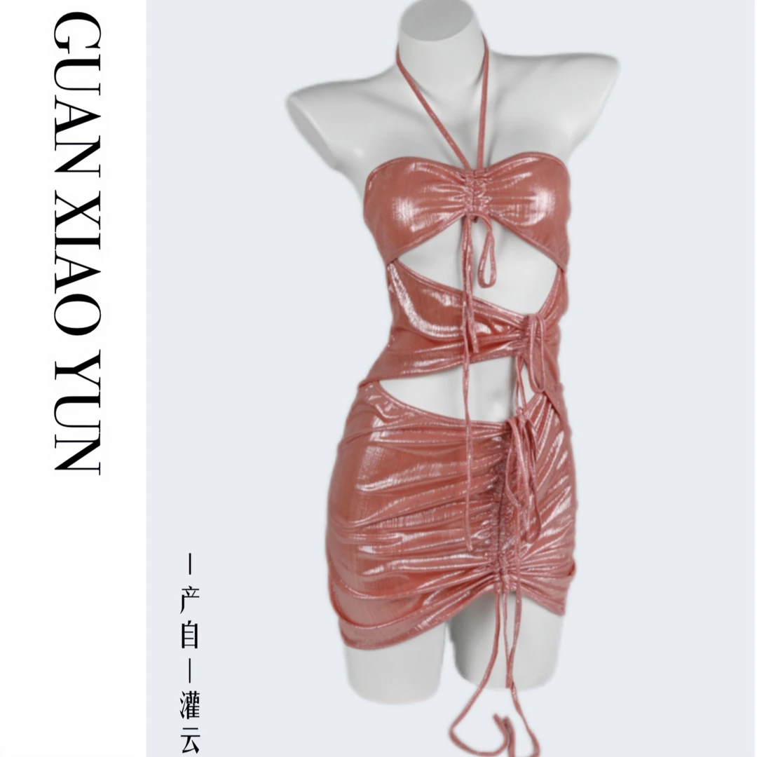 官小云漆皮诱惑妩媚可爱闪光吊带挂脖镂空包臀裙女显瘦气质设计感