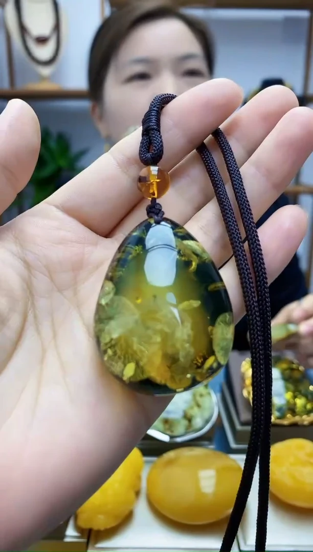 【闪购商品】琥珀裸石未镶嵌琥珀吊坠