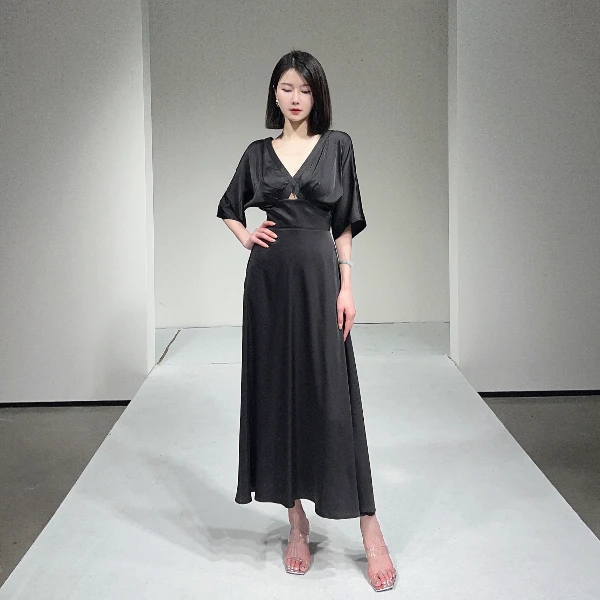 MEET YINA 设计师款 度假风茶歇法式黑色长款连衣裙YNSS23017