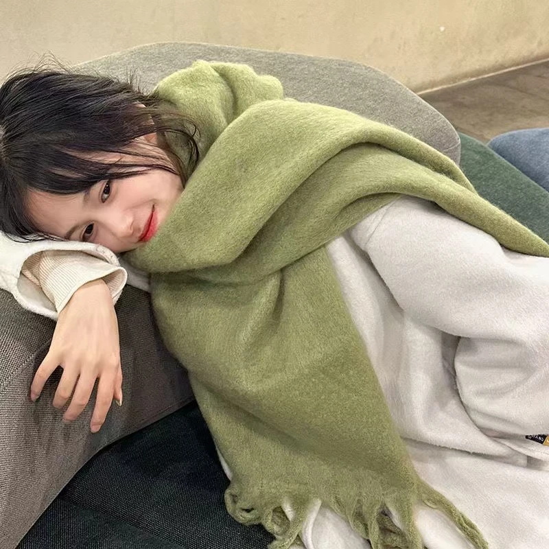 马海毛纯色绿色围巾女冬季保暖加厚围脖长款毛绒围脖粗流苏穿搭