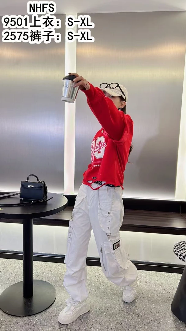 9501假两件双纱刷毛破洞上衣+2575酷帅难挡,荷尔蒙炸裂的工装裤