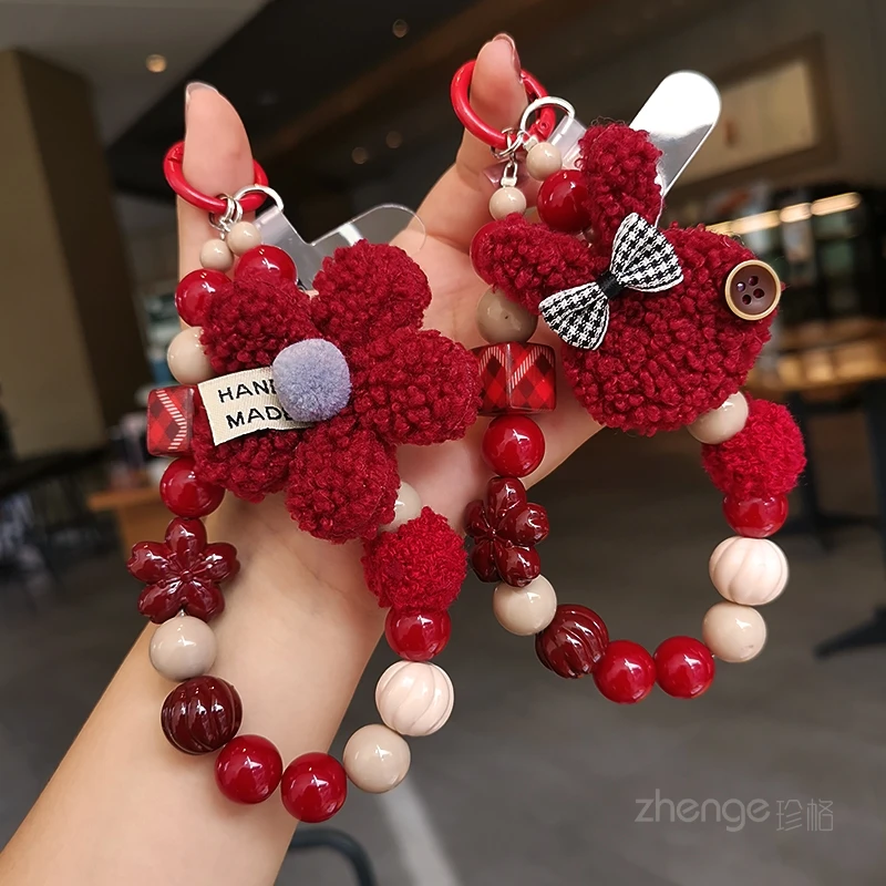 毛绒小兔花朵圆珠手机链挂绳高级感手腕手机壳高端串珠手提链短款