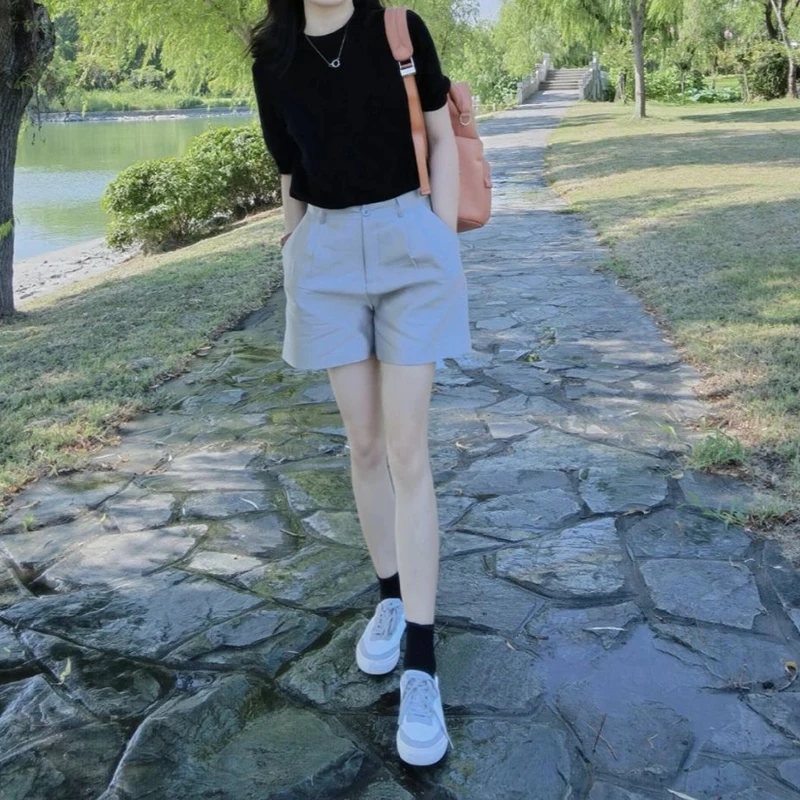 高光缎面质感银灰色西装短裤女时尚气质高腰
