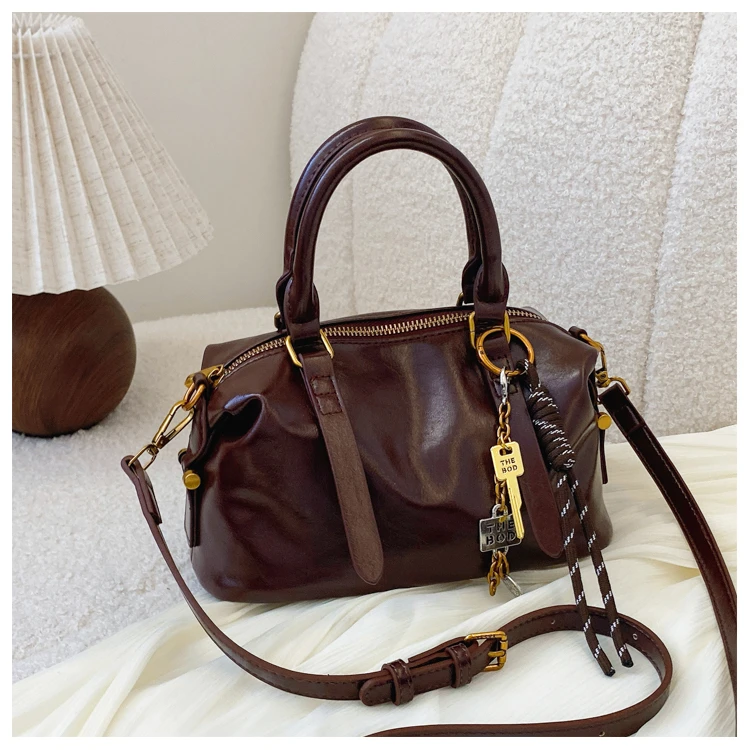 小众设计复古油蜡皮手提波士顿枕头包2024新款洋气百搭单肩斜挎包