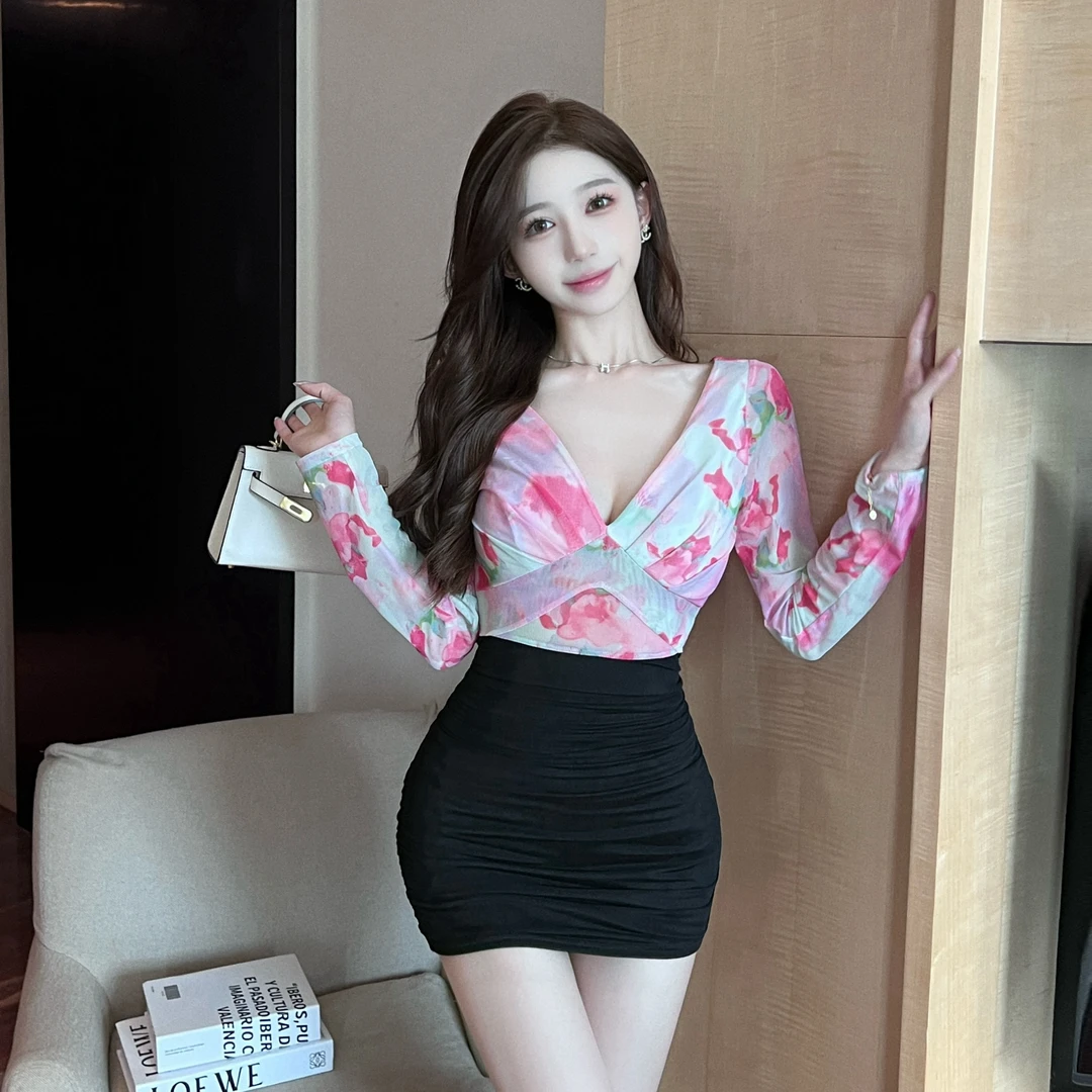 辣妹性感优雅低胸V领连衣裙气质风高腰显瘦长袖网纱印花包臀短裙