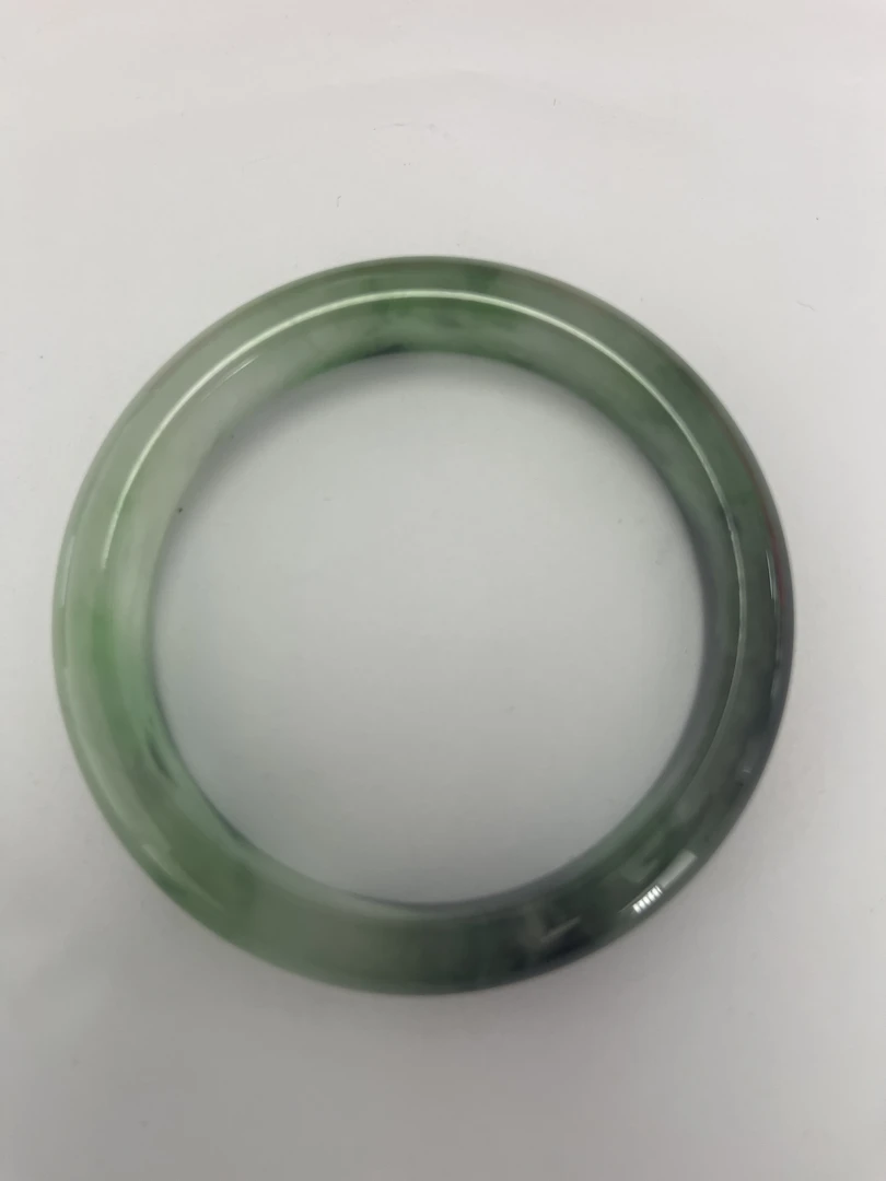 W136缅甸飘绿花翡翠手镯