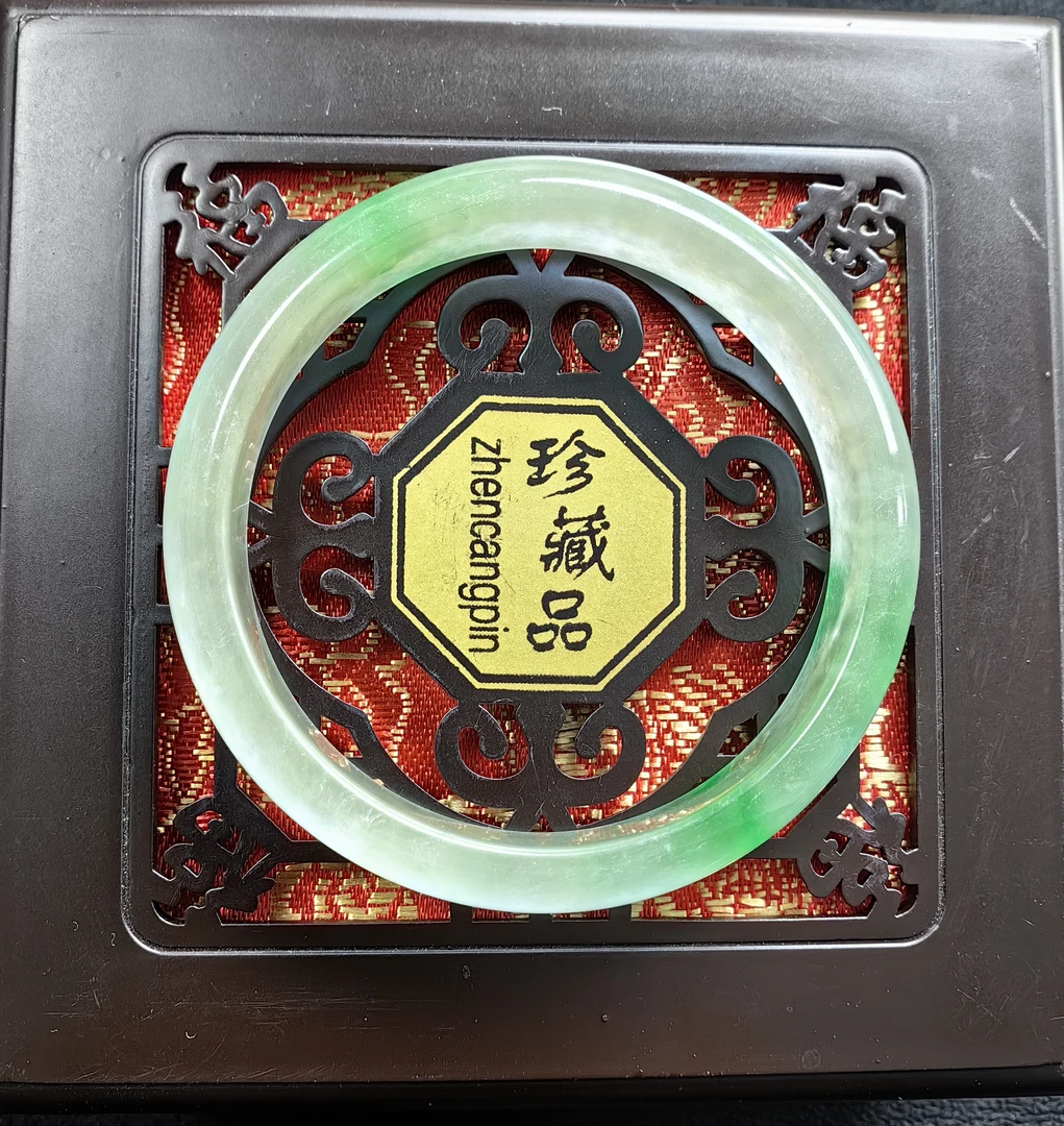 W1003缅甸冰透飘绿花翡翠手镯