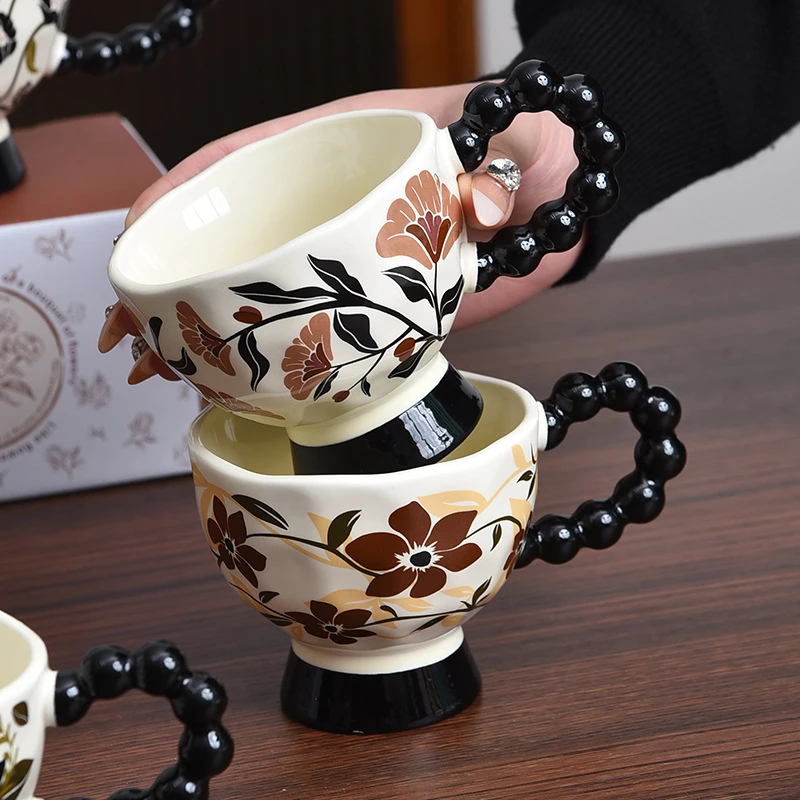 复古蔷薇花朵高脚杯黑色珠珠大把手杯子闺蜜喝水陶瓷马克杯高级感