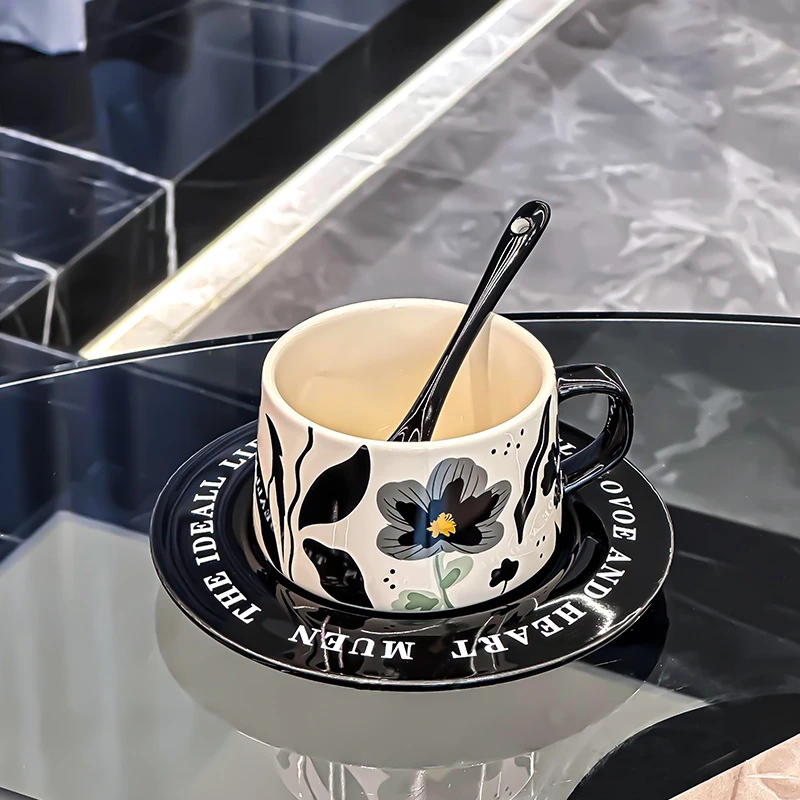 家用陶瓷咖啡杯碟耐高温带勺高档精致茶杯复古情侣高颜值复古杯子