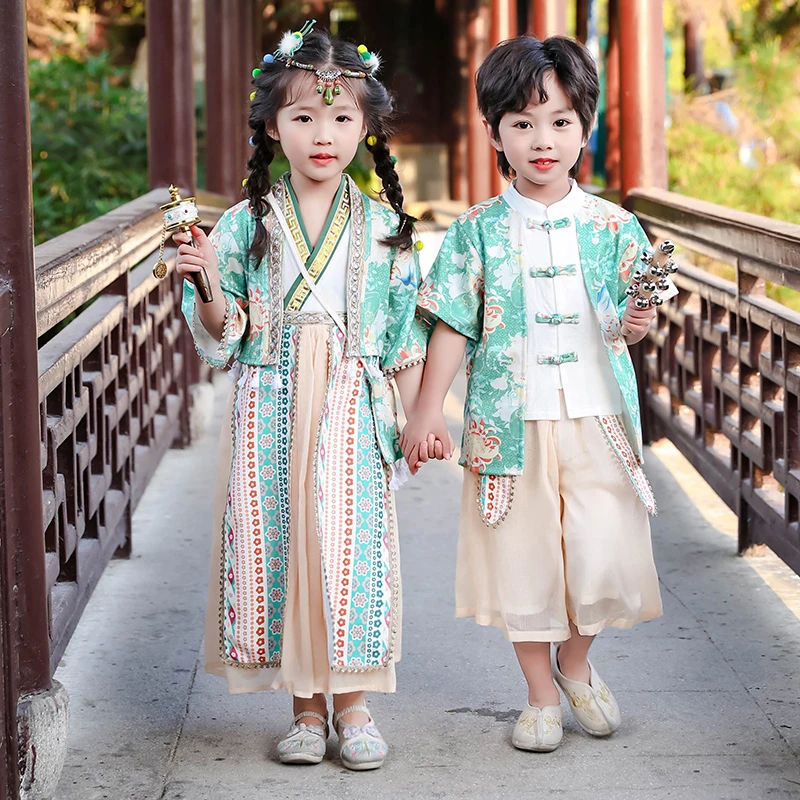 男女童六一套装表演服2024新款夏季儿童苗族壮族傣族民族风演出服