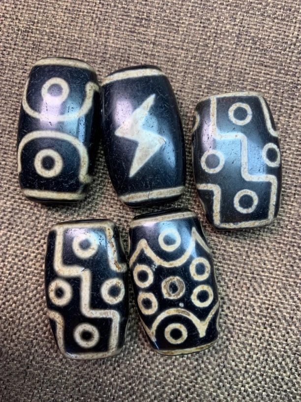 老牙黄玛瑙大吊坠（图腾多样性发货，只发一件）