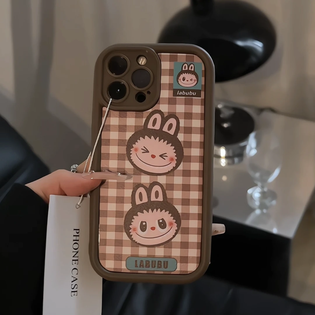 适用苹果iPhone16pro手机壳15相框精孔皮革华为p格纹小怪兽mate60