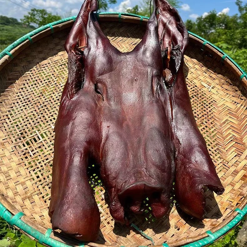 湘西农家柴火烟熏腊猪脸腊肉