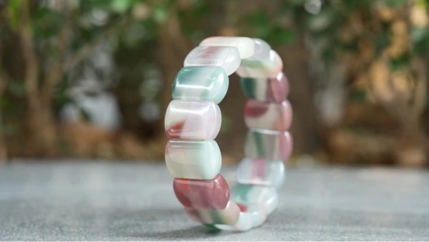 秦紫玉紫绿玛瑙手牌