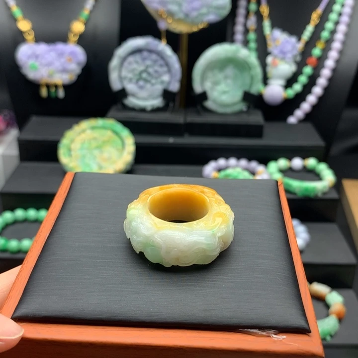 翡翠颈饰未镶嵌龙凤