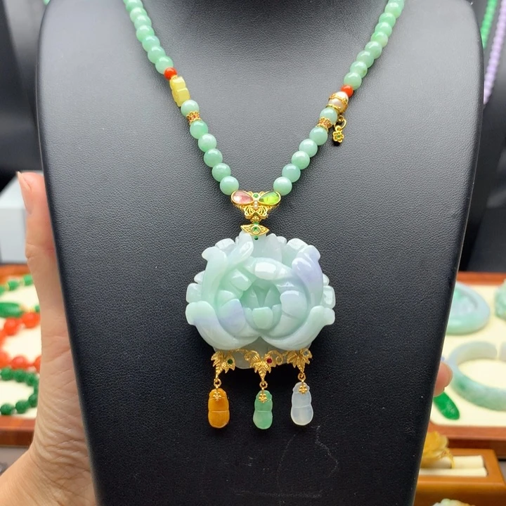 翡翠颈饰未镶嵌翡翠花