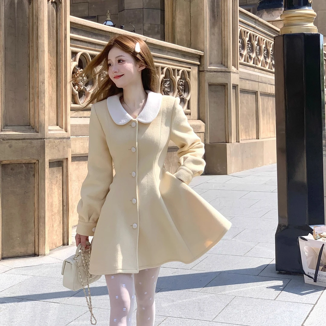 奶黄色毛呢外套连衣裙收腰呢子大衣深秋初冬穿搭-1118