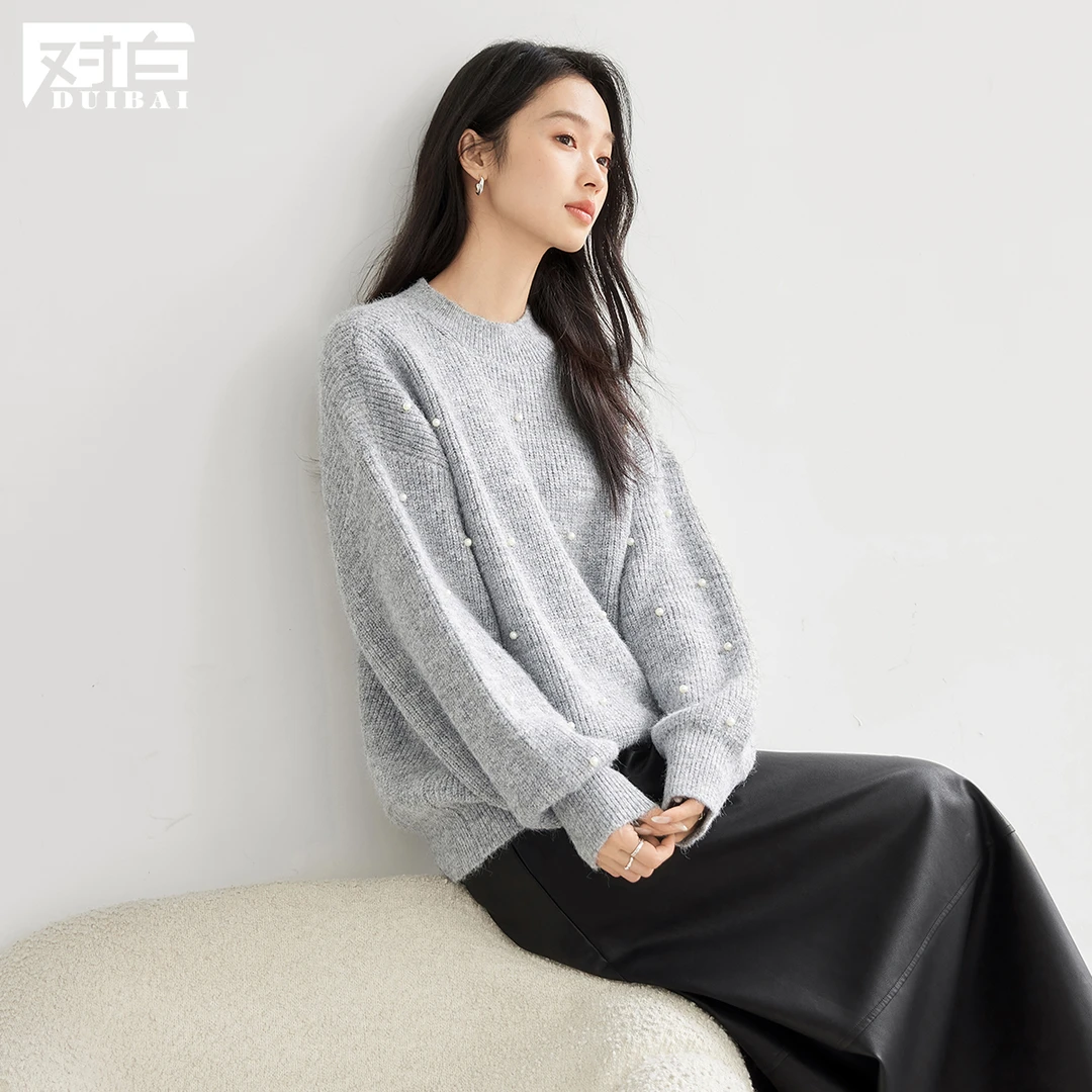 对白韩版灰色温柔珍珠圆领毛衣女2024冬季新款慵懒宽松小众针织衫