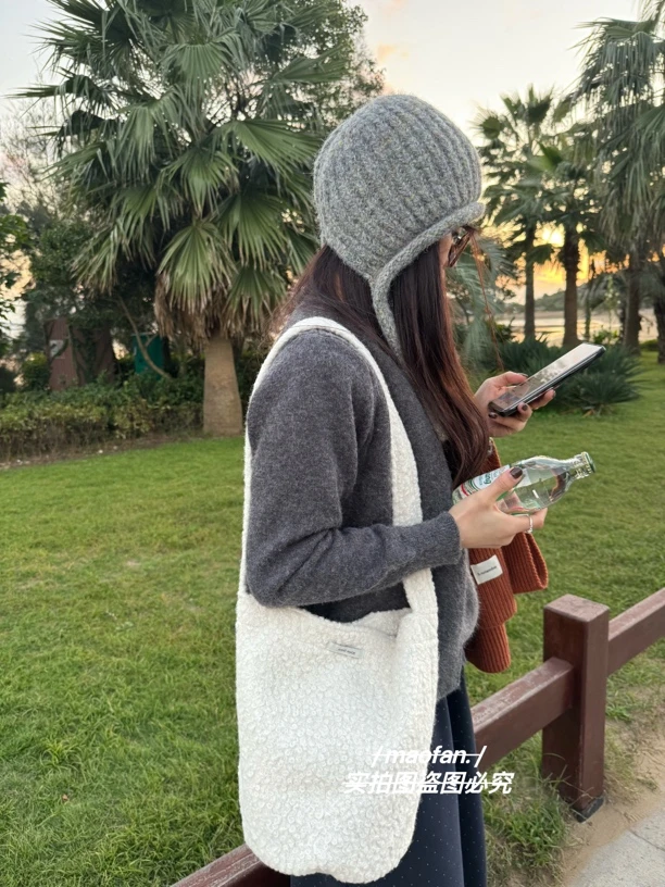 韩版ins东大门毛呢水桶包女冬大容量单肩包通勤斜挎包百搭手提包