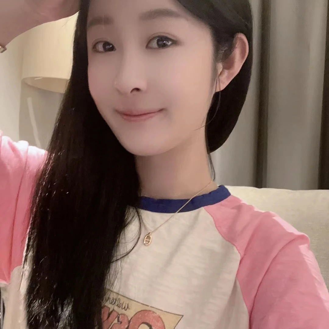 12963余小鱼【必备单品】粉色撞色插肩袖卡通印花圆领长袖T恤女装