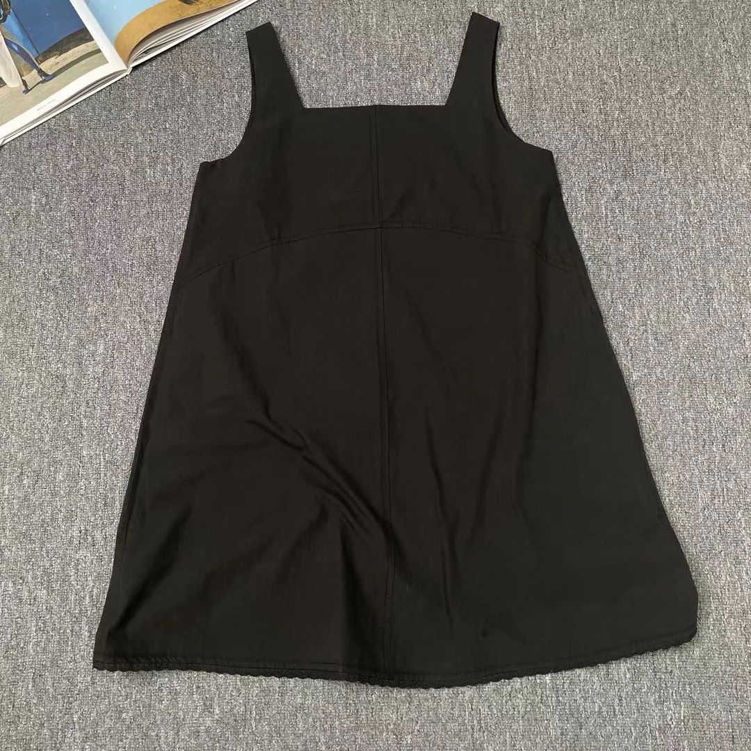 80576余小鱼 水洗黑简约方领侧边口袋短款无袖背带连衣裙女装
